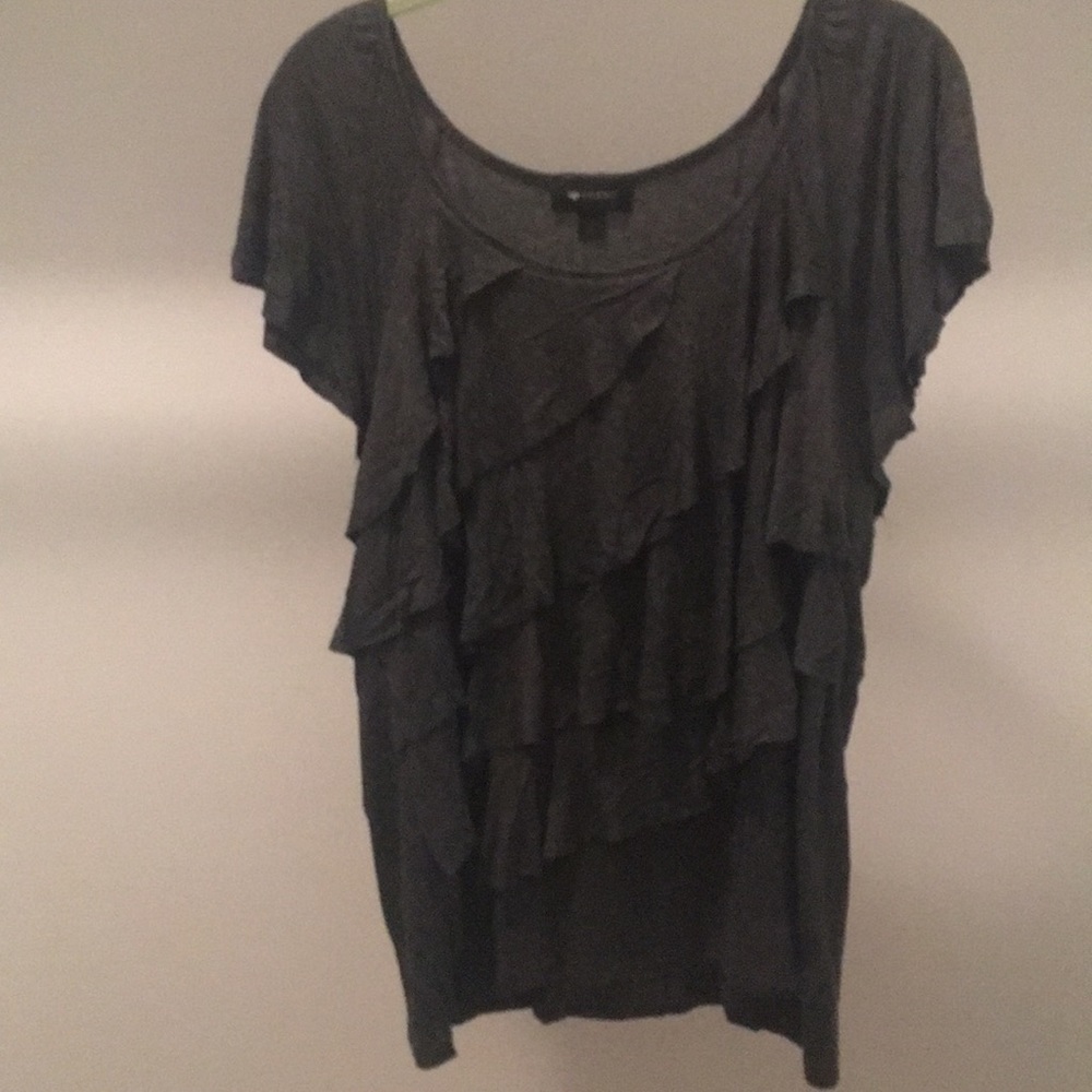 ⭐️HP🌟 Asymmetrical Ruffled Top. SOFT